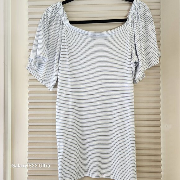 AnnTaylor Flutter Sleeve top - Picture 2 of 6